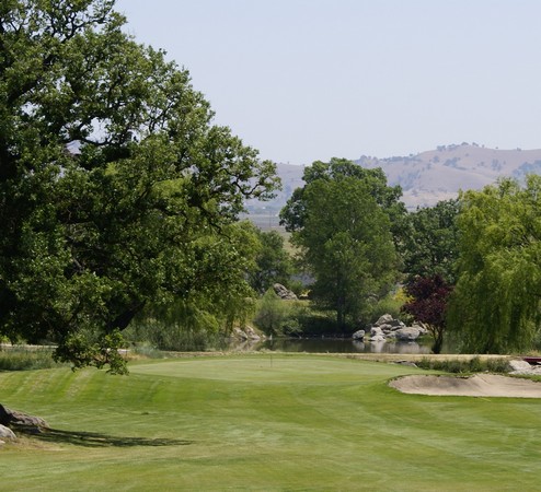 1st hole at our championship Horse Thief Golf Course. Click to Enlarge